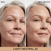 Load image into Gallery viewer, iT BYE BYE DARK SPOTS CONCEALER + SERUM Light Neutral22
