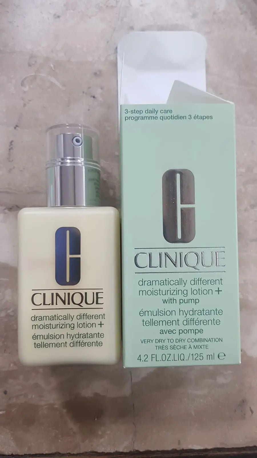Clinique Dramatically Different Moisturizing Lotion + (Very Dry To Dry Combination With Pump) 125Ml